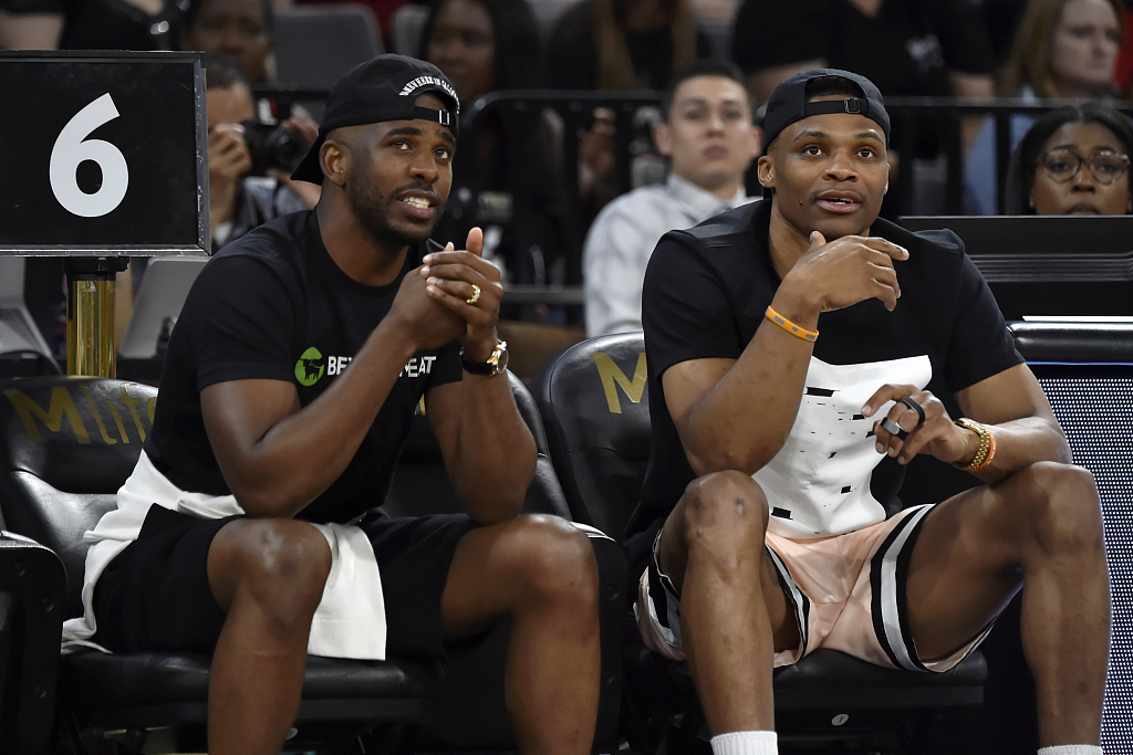 41岁依旧巅峰！詹姆斯用实力证明时间无法阻挡他的传奇