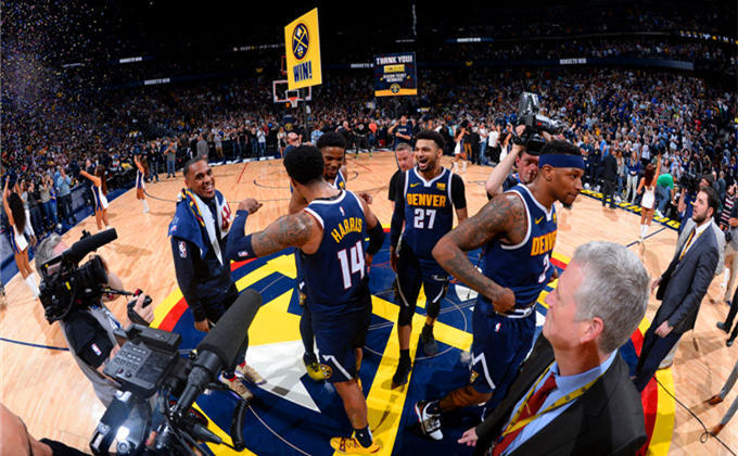 线完成了压 线完成了压